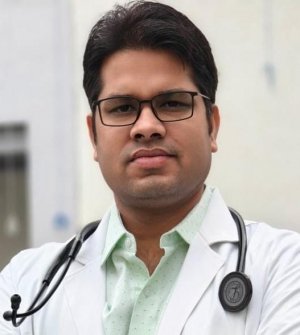 कीटनाशक छिड़काव में सावधानी जरूरी, लापरवाही से बिगड़ सकती है किसान की सेहत : डॉ. प्रकाश खुटे