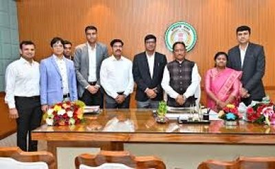 मुख्यमंत्री से राज्य प्रशासनिक सेवा से भारतीय प्रशासनिक सेवा में नियुक्त हुए अधिकारियों ने की सौजन्य भेंट