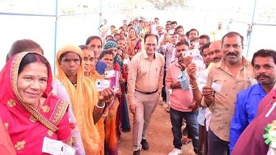 कलेक्टर ने जिले के विभिन्न कंट्रोल रूम एवं मतदान केन्द्रों का किया निरीक्षण