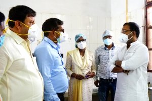 पीएचई मंत्री ने किया कोविड सेंटर अहिवारा का निरीक्षण