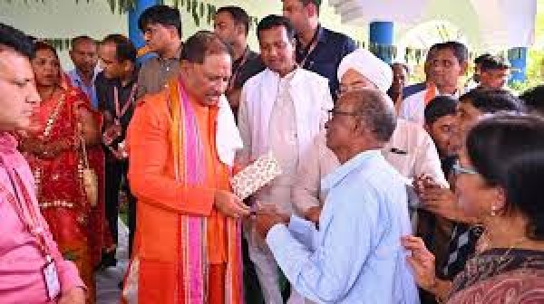 मुख्यमंत्री विष्णुदेव साय को जन्मदिवस पर आशीष देने उमड़ा जनसैलाब