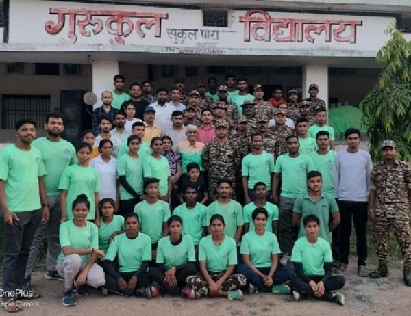 चुनाव में आए सैनिकों का गुरुकुल में हुआ सम्मान जीवन में कई गुरु मिलते हैं जो देते है दशा और दिशा : मिश्रा