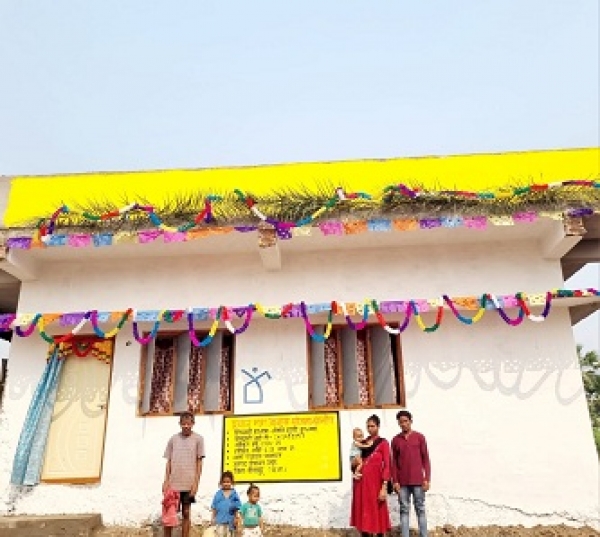 सुरक्षा कैंप लगने से बदलने लगी गांव की तस्वीर 