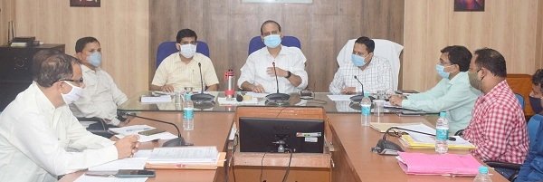 प्रधानमंत्री वनधन केन्द्र तथा हनी मिशन योजना के प्रभावी क्रियान्वयन के लिए जागरूकता के साथ समन्वित कार्य करने की जरूरत : कलेक्टर