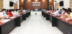कोरोना की तीसरी लहर की आशंका को ध्यान में रखते हुए सख्त मानिटरिंग जरूरी -कलेक्टर भुरे