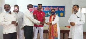 न्यू प्रेस क्लब में अध्यक्ष भावना पाण्डेय ने किया ध्वजारोहण