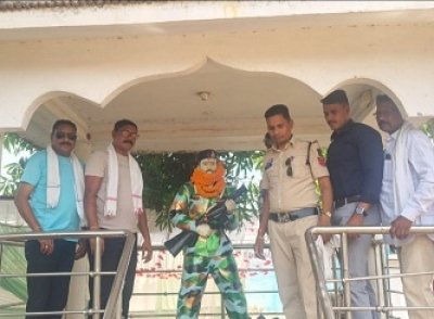 शहीद आरक्षक खिलावन सिंह कोकिला की 19वीं पुण्यतिथि में, चौंकी प्रभारी अरविंद साहू ने दी श्रद्धांजलि