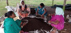 महिलाएं कर रही गौठान का संचालन, बना रही हैं जैविक खाद
