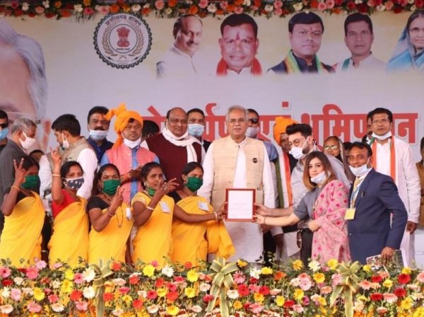 गारमेंट हब के रूप में विकसित होगा दंतेवाड़ा: मुख्यमंत्री बघेल बोधघाट बहुउद्देशीय परियोजना से किसानों के जीवन में आएगा बड़ा बदलाव