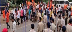 भिलाई में धर्मांतरण को लेकर बजरंग दल वालों ने घेरा थाना  एफ आईआर दर्ज नही होने पर कर दिया नेशनल हाईवे जाम