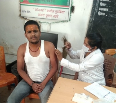 टीकाकरण अभियान : युवा वर्ग ने लगाया टिका