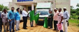 फ़सल बीमा योजना की रथ को सुलोचना कर्मा ने हरी झंडी दिखाकर किया रवाना
