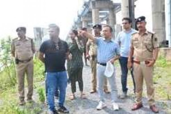 महानदी का जलस्तर बढ़ा, तटीय क्षेत्रों में प्रशासन अलर्ट; पुल पर आवागमन बंद -मुख्यमंत्री साय के निर्देश पर कलेक्टर-एसपी ने शिवरीनारायण में बैराज, पुल और प्रभावित क्षेत्रों का किया निरीक्षण