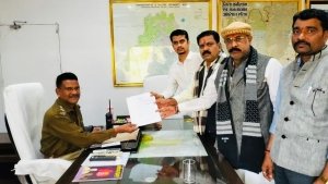 आदिवासियो की  पुलिस प्रताड़ना से लगातार मौतें  पर भाजपाइयों ने पुलिसअधीक्षक को सौपा ज्ञापन