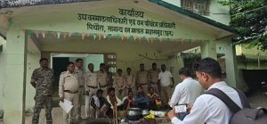 पिथौरा वन परिक्षेत्र में हिरण का अवैध शिकार उजागर – पाँच आरोपी गिरफ्तार, ताज़ा मांस व शिकारी सामग्री जप्त