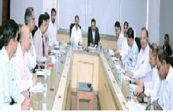 आर.ई.सी. के सीएमडी श्री विवेक देवांगन द्वारा की गई समीक्षा