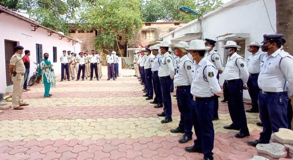 *लॉकडाउन का सख्ती से पालन कराने सरहदी नाकाबंदी प्वाइंटों में तैनात किया गया पुलिस बल