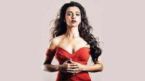 राधिका आप्टे की न्यूड तस्वीरें हुईं वायरल, जानें क्यों यूजर्स कर रहे बायकॉट की मांग