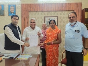 पहले दिन एक क्लिक से मिला तीन हितग्राहियो को भवन अनुज्ञा अनुमति पत्र, विधायक व महापौर ने किया वितरण