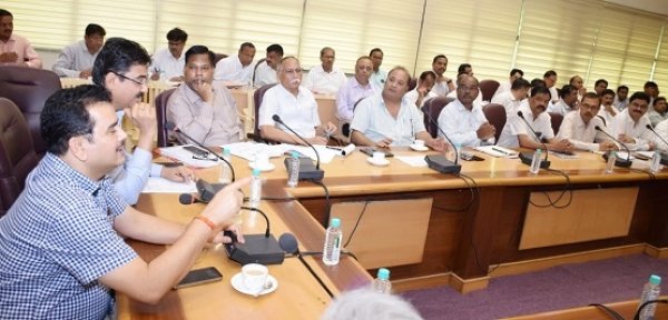     प्रदेशभर के उच्च अधिकारियों की बैठक में कंपनी अध्यक्ष के तीखे तेवर   