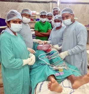 जिला चिकित्सालय में सफल आपरेशन कर मरीज के पेट से निकाला गया 05 किलोग्राम का बड़ा ट्यूमर