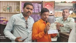 भिलाई निगम ने प्रतिबंधित प्लास्टिक एवं सिंगल यूज प्लास्टिक को लेकर कई दुकानों पर की कार्रवाई