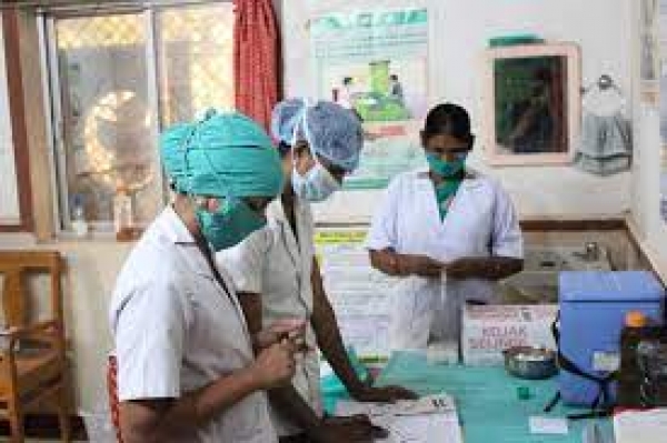 माइंस हॉस्पिटल राजहरा में मरीजों की हो रही जांच