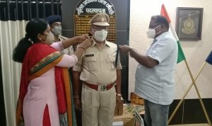 *पुलिस अधीक्षक ने पदोन्नत हुए अधिकारियों को स्टार लगाकर दी बधाई*
