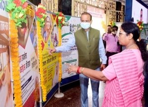 महापौर हेमा देशमुख ने जिला स्तरीय फोटो प्रदर्शनी का किया शुभारंभ
