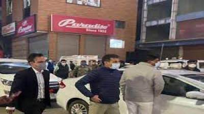 रायपुर में कलेक्टर-एसपी सड़कों पर उतरे:सख्ती से बंद करवाई दुकानें, स्वच्छता रैली रद्द