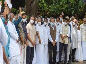 सरकार ने 4 दलों को दिया बातचीत का न्योता, विपक्ष ने पूछा- सिर्फ चार ही क्यों?