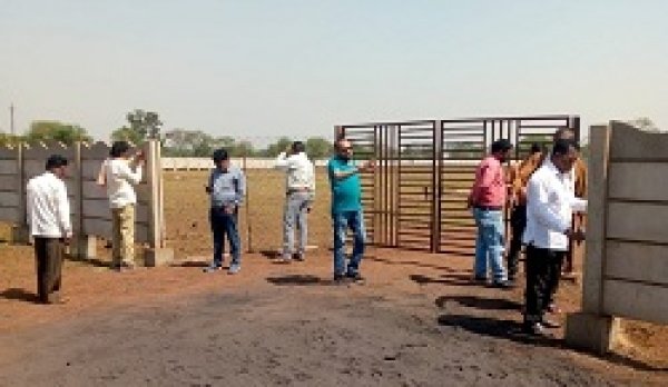 कलेक्टर जनदर्शन में शिकायत के बाद अतिक्रमण को जेसीबी से हटाया निगम ने