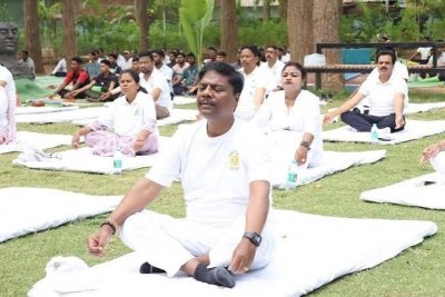 कोटमहर गार्डन में उत्साहपूर्वक मनाया गया 12वां अंतरराष्ट्रीय योग दिवस