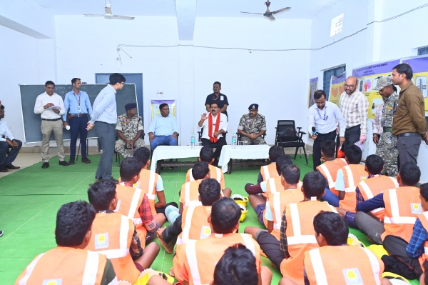 आत्मसमर्पित नक्सलियों को शासन की समस्त योजनाओं का मिले समुचित लाभ -उप मुख्यमंत्री