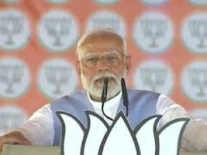 "शहजादे वायनाड से भाग रायबरेली पहुंचे, कह रहे हैं कि यह मेरी मम्मी की सीट": PM मोदी