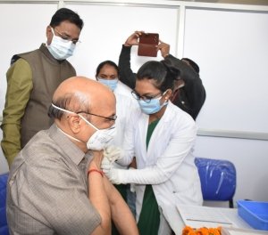 पूरे प्रदेश में आज से कोरोना वैक्सीनेशन शुरू : आज 5592 हेल्थ केयर वर्कर को टीके लगाए गए