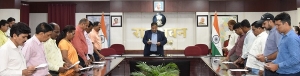 राजभवन सचिवालय के अधिकारी कर्मचारियों ने झीरम श्रद्धांजलि दिवस पर शहीदों को दी श्रद्धांजलि