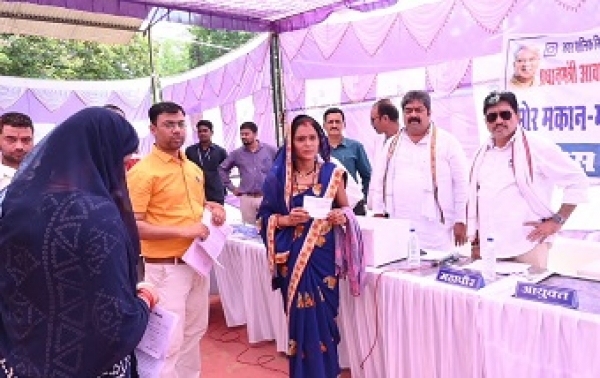 प्रधानमंत्री आवास योजना के तहत निकाली गई लॉटरी  187 हितग्राहियों को मिला खुद का आवास, महापौर नीरज पाल ने आवंटित हितग्राहियों को दी बधाई
