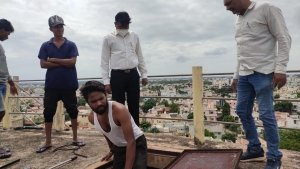 निगम आयुक्त सर्वे 80 फीट ऊंचाई पर चढकर किये निरीक्षण , गृहमंत्री के क्षेत्र में 5 ओवर हेड टैंक निर्माणधीन