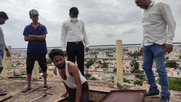 निगम आयुक्त सर्वे 80 फीट ऊंचाई पर चढकर किये निरीक्षण , गृहमंत्री के क्षेत्र में 5 ओवर हेड टैंक निर्माणधीन