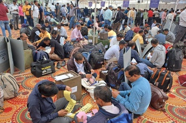 निष्पक्ष एवं शांतिपूर्ण मतदान संपन्न कराने मतदान दल रवाना