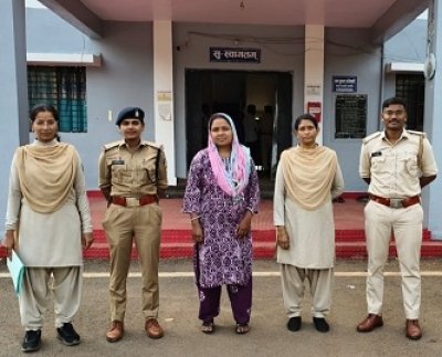 मुख्य सचिव से पहचान का झांसा देकर सरकारी नौकरी बेचने का खेल! बालोद में महिला गिरफ्तार, 7 लोगों से 25.50 लाख की ठगी का खुलासा