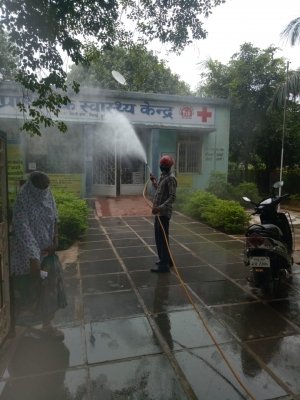 कोरोना के संक्रमण को रोकने अस्पतालों के साथ सामाजिक भवनों को किया जा रहा है सेनेटाइज - भिलाई निगम