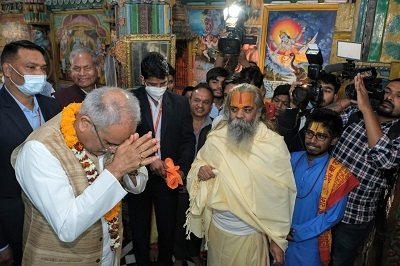 मुख्यमंत्री   आज राजधानी रायपुर स्थित दूधाधारी मठ पहुँचे और यहां पूजा अर्चना कर प्रदेशवासियों की सुख-समृद्धि एवँ खुशहाली की कामना की...