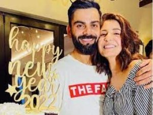 रणवीर-दीपिका से लेकर अनुष्का-विराट तक, सेलेब्स ने किया नए साल पर फैन्स को विश