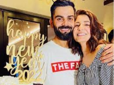 रणवीर-दीपिका से लेकर अनुष्का-विराट तक, सेलेब्स ने किया नए साल पर फैन्स को विश