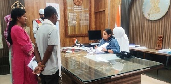 जनदर्शन में कलेक्टर ममगाईं ने सुनी आमजनों की समस्या