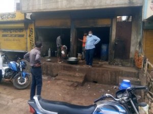 लाॅकडाउन में बेच रहे थे सामान, निगम की टीम ने लगाया 9650 रुपए जुर्माना, निगम की टीम लगातार कर रही है माॅनिटरिंग