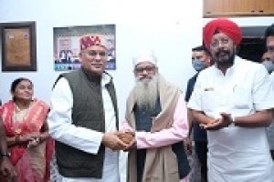 मुख्यमंत्री ने पद्मश्री  मदन सिंह चौहान को उनके निवास पहुंचकर दी बधाई..