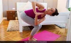 नए साल पर जश्न के बाद बॉडी को डिटॉक्सिफाई करने के लिए 8 बेस्ट योगासन